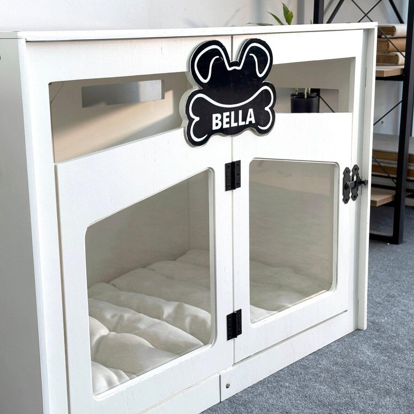 Hundehütte Pawloft Weiß aus Holz mit personalisiertem Namensschild & Kissen