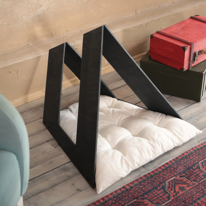 Hundehütte Trivio Designer aus Holz mit Kissen & stilvollem Dreiecksdesign
