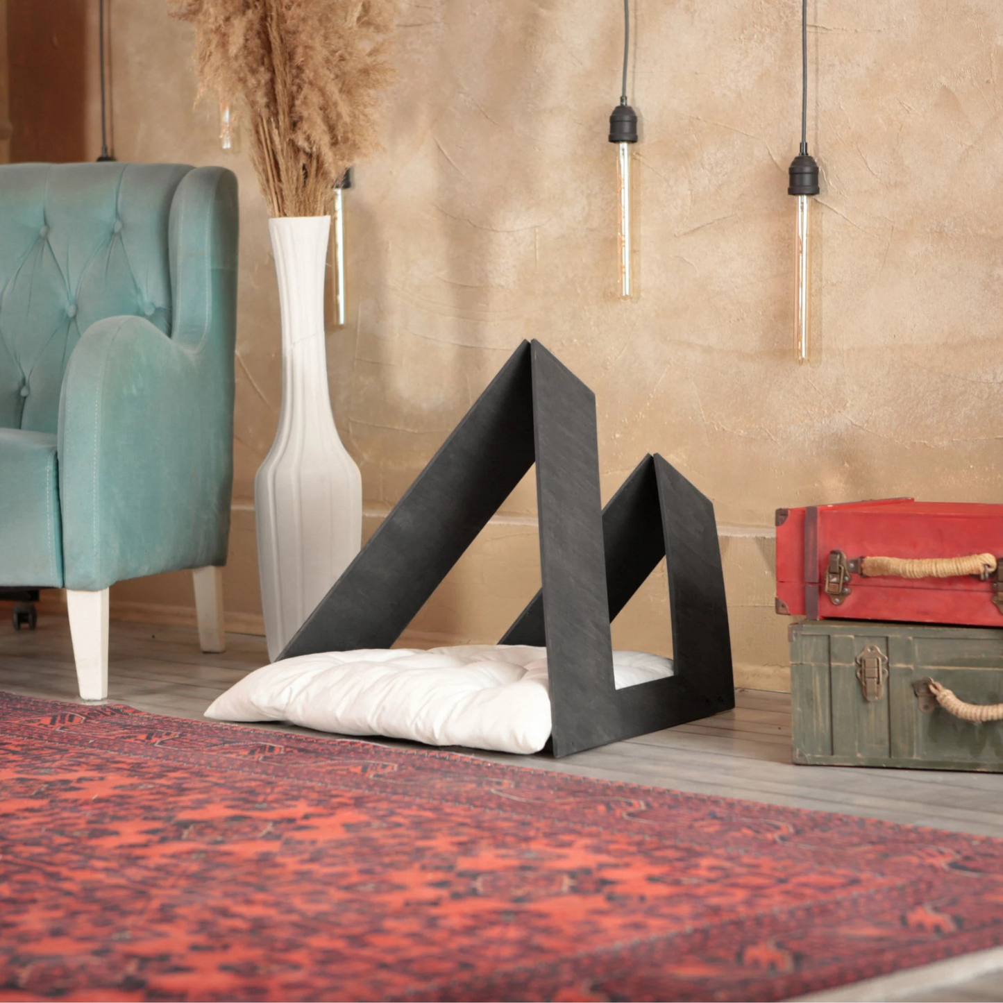 Hundehütte Trivio Designer aus Holz mit Kissen & stilvollem Dreiecksdesign