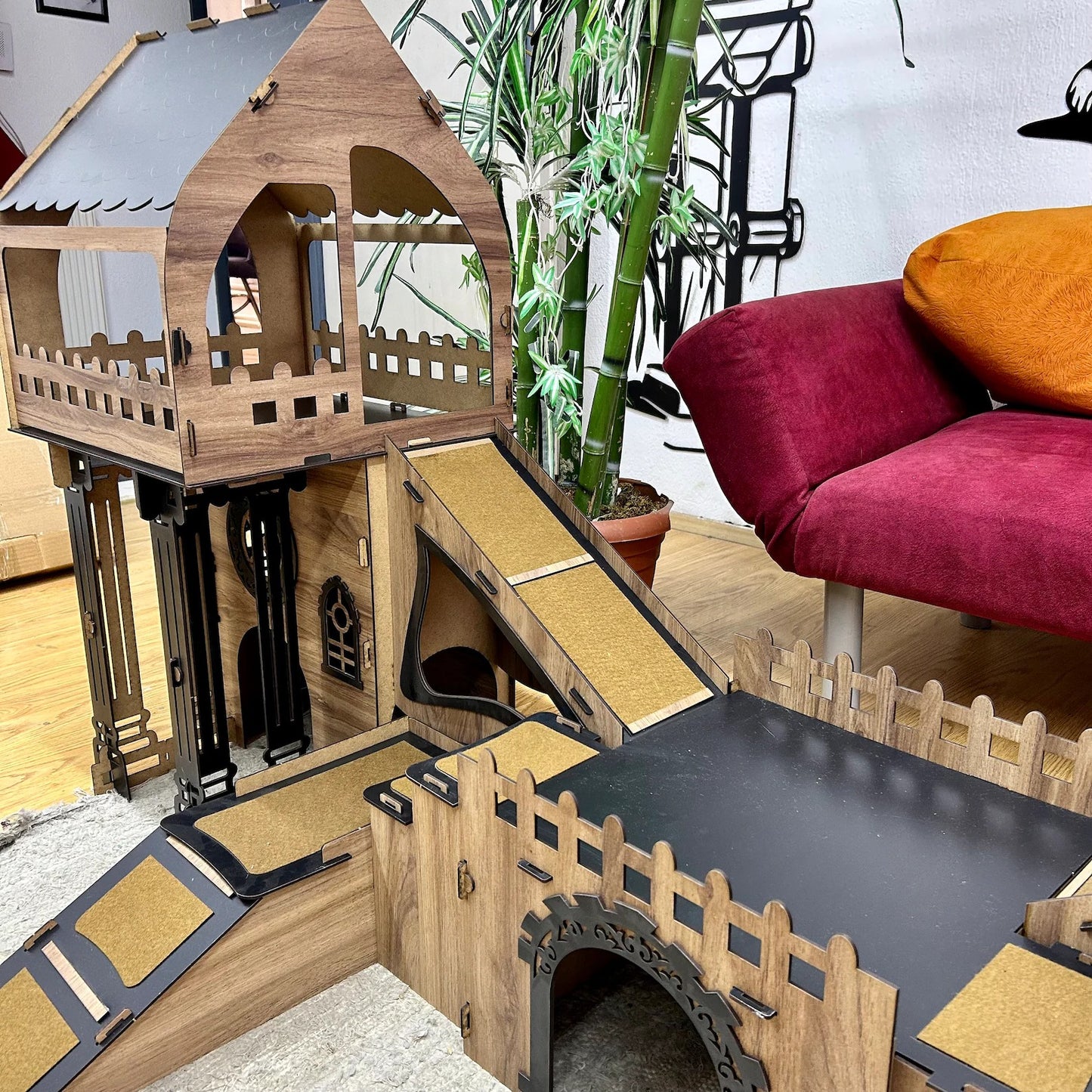 ROOFED Kaninchenstall – 3-stöckiges Hasenhaus mit Holzbrücke & Terrasse für 4 Kaninchen