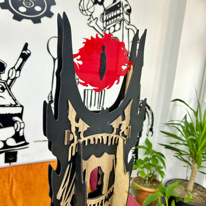 Saurons Auge – Dreistöckiger Kätzchen/Kaninchenstall im Herr-der-Ringe-Design (zerlegbar, handgefertigt, 160 cm hoch)